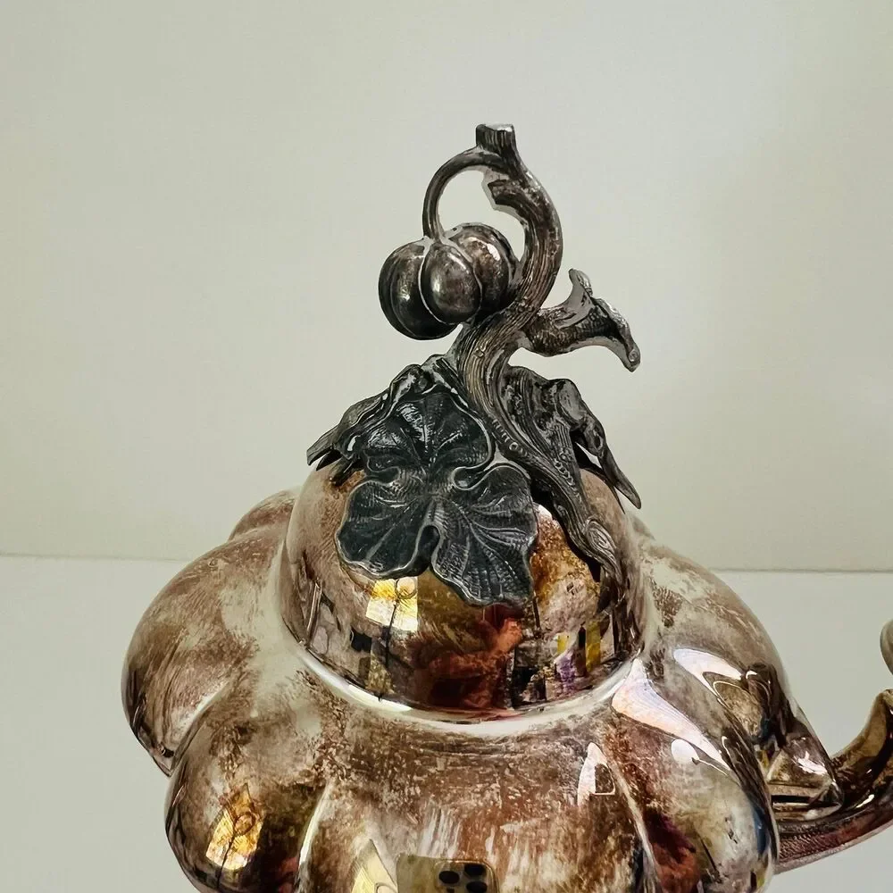 REED & BARTON 1795 Winthrop Silver Plated Melon Shape Tall Coffee Teapot